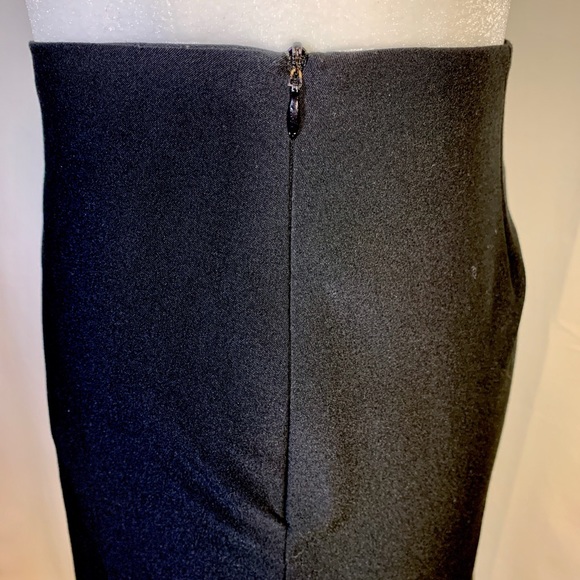 Bedo Pencil Skirt with a twist - Picture 6 of 6